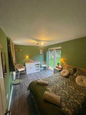 Farsley guest room seperate entrance with double bedroom and private shower room
